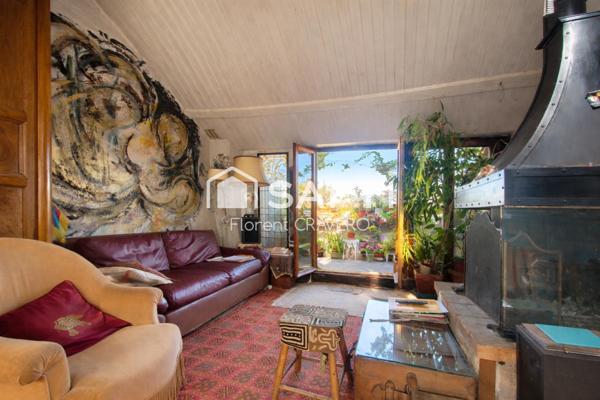 84 m² au sol, dernier étage, calme absolu