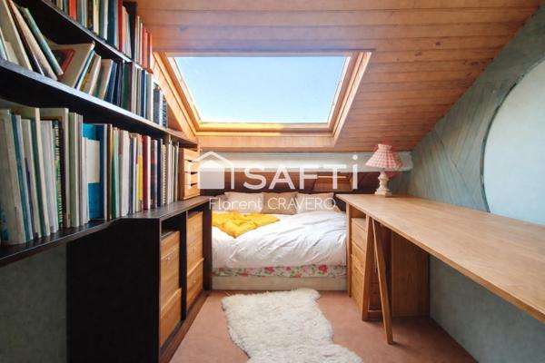 84 m² au sol, dernier étage, calme absolu