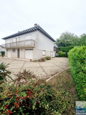 MAISON D'HABITATION de 100 m² - 3 chambres -