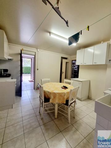 MAISON D'HABITATION de 100 m² - 3 chambres -