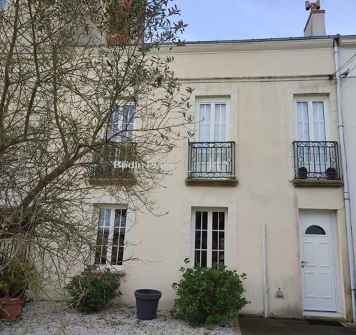 Maison 10 pièce(s) 206 m2,  
Paimboeuf 44560