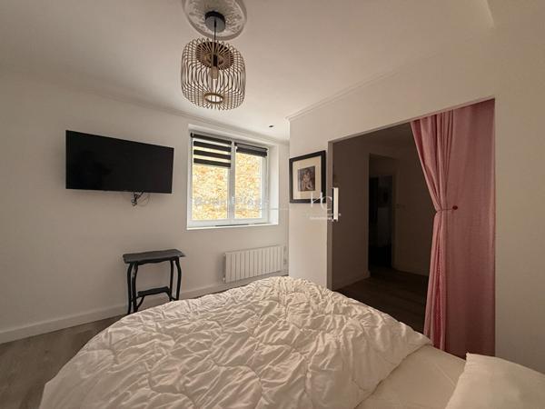 Maison 10 pièce(s) 206 m2,  
Paimboeuf 44560