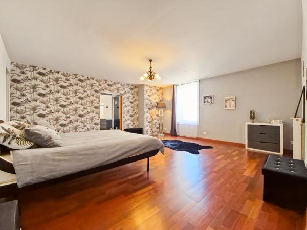 Maison
         10 pièces
        - 649 m² Bien prestige