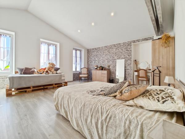 Maison
         10 pièces
        - 649 m² Bien prestige