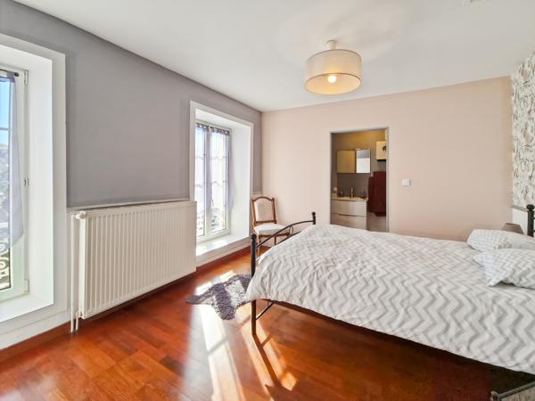 Maison
         10 pièces
        - 649 m² Bien prestige