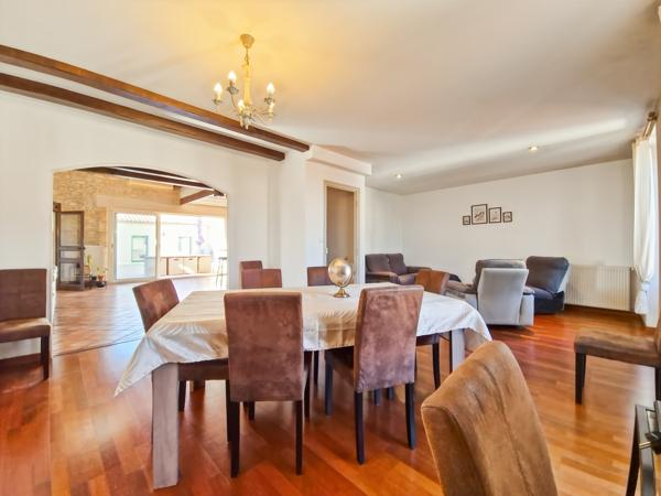 Maison
         10 pièces
        - 649 m² Bien prestige