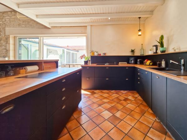 Maison
         10 pièces
        - 649 m² Bien prestige