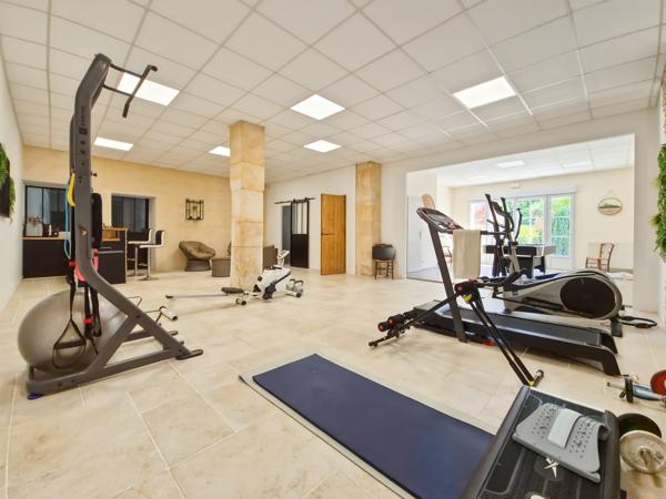 Maison
         10 pièces
        - 649 m² Bien prestige