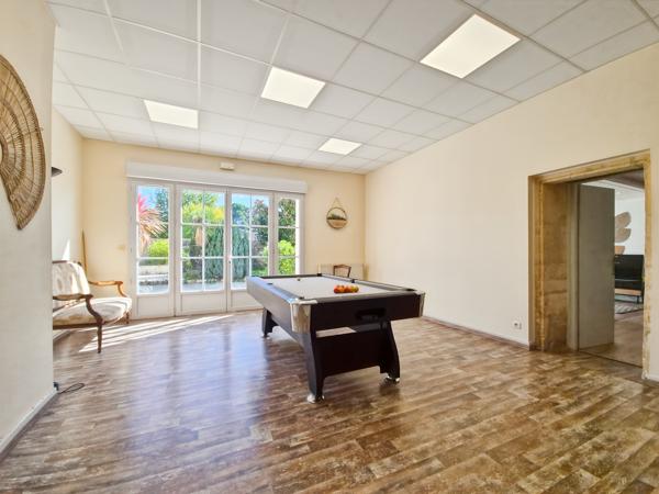 Maison
         10 pièces
        - 649 m² Bien prestige