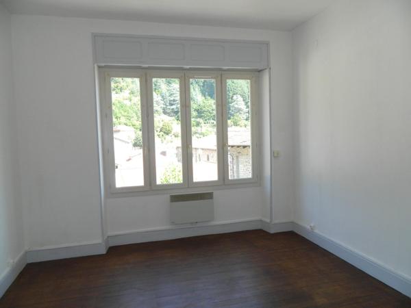 Agréable appartement lumineux de 63 M² env. avec vue.