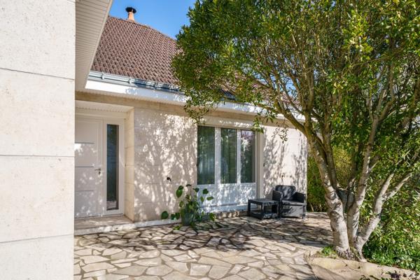 À vendre - Maison individuelle, 7 pièces située à Tours (37100)
