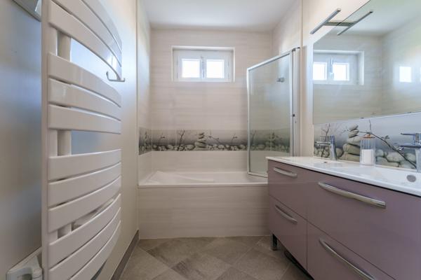 À vendre - Maison individuelle, 7 pièces située à Tours (37100)