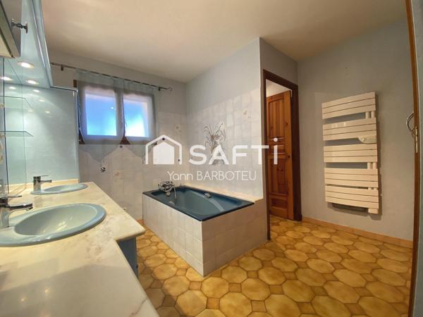 Spacieuse maison de village - extérieur piscinable