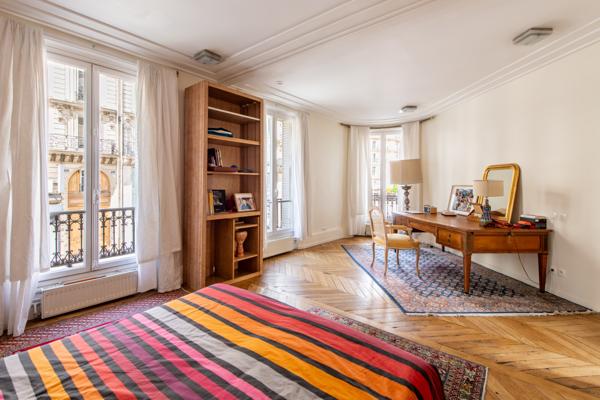 Appartement
         4 pièces
        - 98 m² 1 050 000 € *