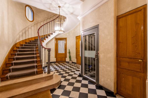 Appartement
         4 pièces
        - 98 m² 1 050 000 € *