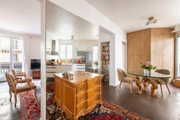 Appartement
         4 pièces
        - 98 m² 1 050 000 € *