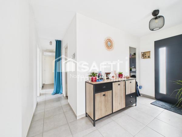 Trés belle maison de plain-pied au calme.