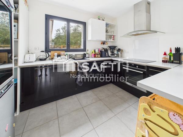 Trés belle maison de plain-pied au calme.