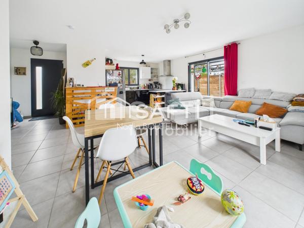 Trés belle maison de plain-pied au calme.