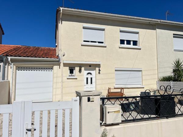 Maison de ville, 3 ch, jardin, garage.