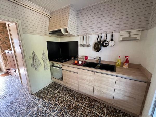 Maison de ville, 3 ch, jardin, garage.