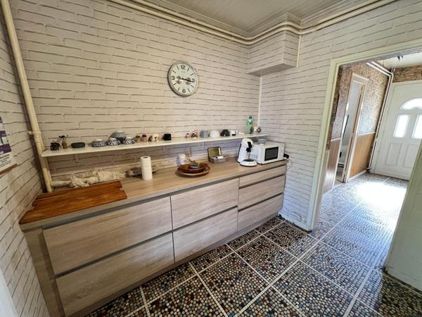 Maison de ville, 3 ch, jardin, garage.