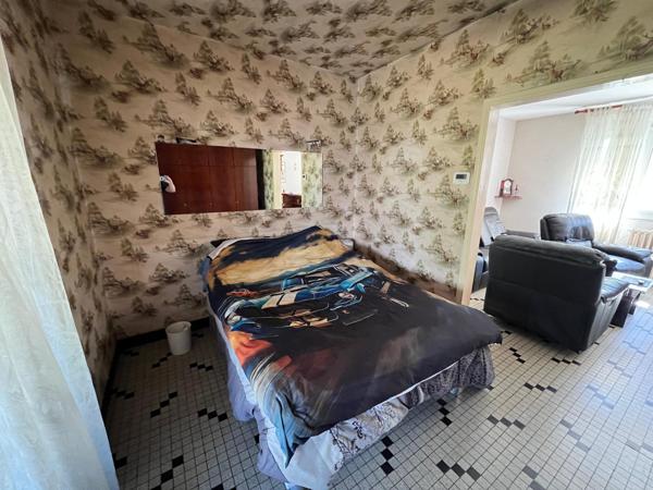 Maison de ville, 3 ch, jardin, garage.