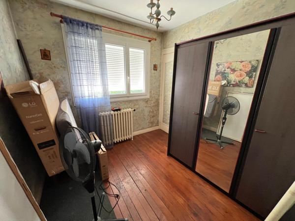 Maison de ville, 3 ch, jardin, garage.