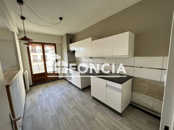 Location Appartement 3 pièces 66.85 m² - - Nimes Cedex 30000