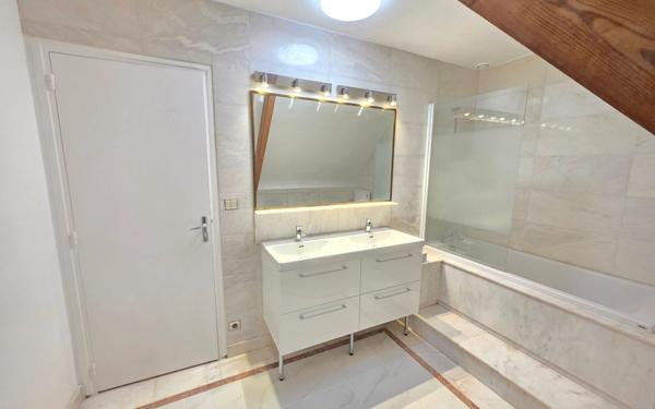 Maison à louer    4 pièces • 150 m2 Le Vésinet