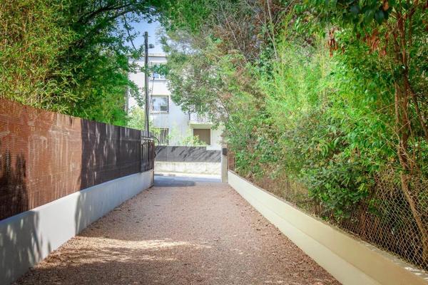 Vente                                                      Garage
                        
                                         15 m2                     à Aix-en-Provence