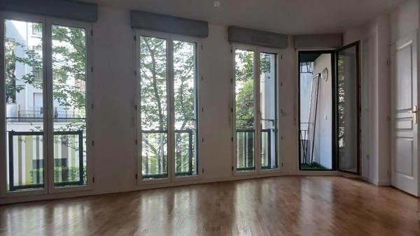 Vente                                                      Appartement
                        
                     2 pièces                      41 m2                     à Paris 18