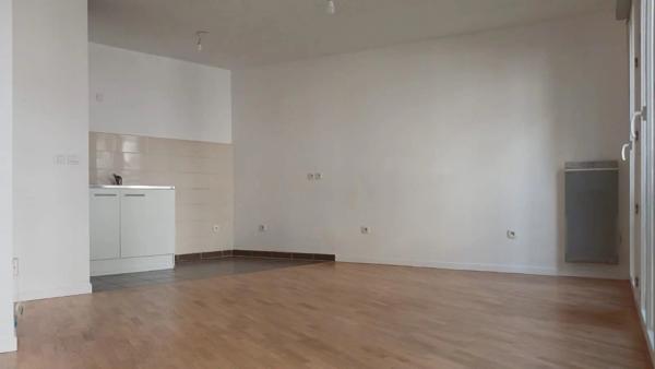 Vente                                                      Appartement
                        
                     2 pièces                      41 m2                     à Paris 18