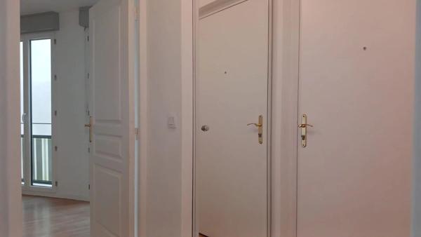 Vente                                                      Appartement
                        
                     2 pièces                      41 m2                     à Paris 18