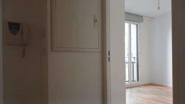 Vente                                                      Appartement
                        
                     2 pièces                      41 m2                     à Paris 18