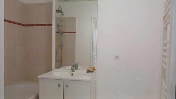 Vente                                                      Appartement
                        
                     2 pièces                      41 m2                     à Paris 18