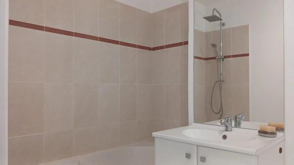 Vente                                                      Appartement
                        
                     2 pièces                      41 m2                     à Paris 18