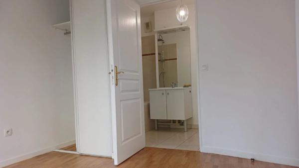 Vente                                                      Appartement
                        
                     2 pièces                      41 m2                     à Paris 18