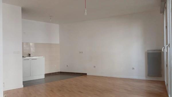Vente                                                      Appartement
                        
                     2 pièces                      41 m2                     à Paris 18