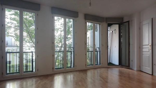 Vente                                                      Appartement
                        
                     2 pièces                      41 m2                     à Paris 18
