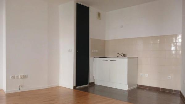 Vente                                                      Appartement
                        
                     2 pièces                      41 m2                     à Paris 18
