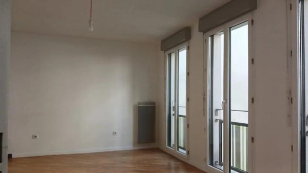 Vente                                                      Appartement
                        
                     2 pièces                      41 m2                     à Paris 18