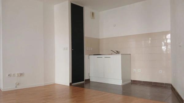 Vente                                                      Appartement
                        
                     2 pièces                      41 m2                     à Paris 18