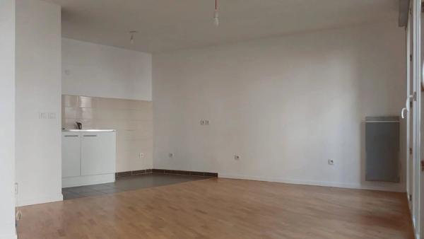 Vente                                                      Appartement
                        
                     2 pièces                      41 m2                     à Paris 18