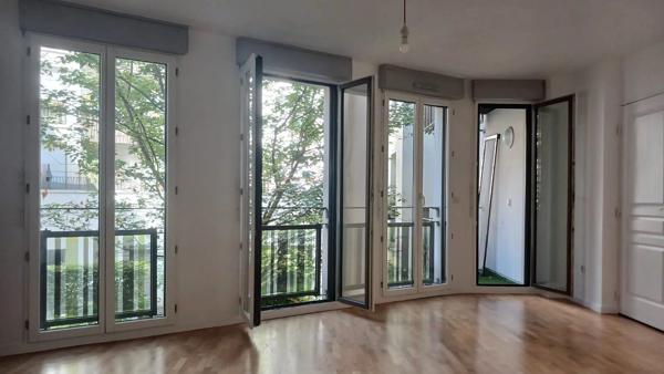 Vente                                                      Appartement
                        
                     2 pièces                      41 m2                     à Paris 18