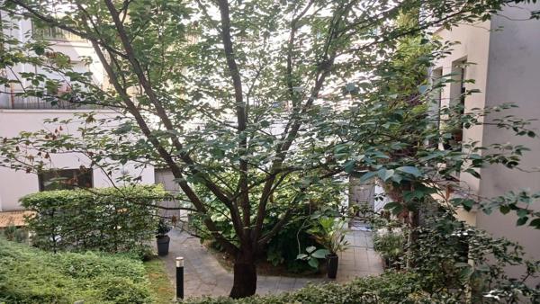 Vente                                                      Appartement
                        
                     2 pièces                      41 m2                     à Paris 18