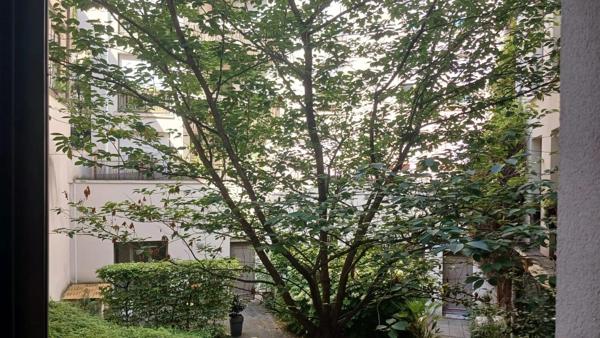 Vente                                                      Appartement
                        
                     2 pièces                      41 m2                     à Paris 18