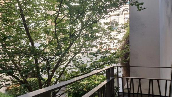 Vente                                                      Appartement
                        
                     2 pièces                      41 m2                     à Paris 18