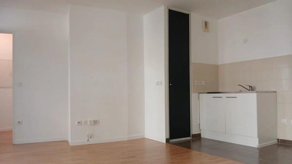 Vente                                                      Appartement
                        
                     2 pièces                      41 m2                     à Paris 18