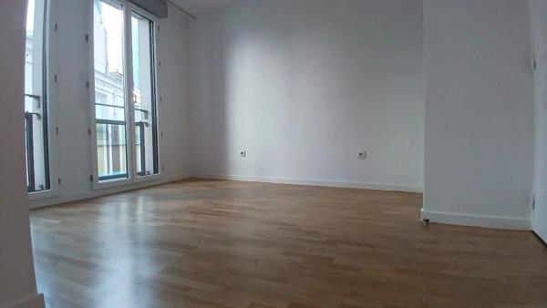 Vente                                                      Appartement
                        
                     2 pièces                      41 m2                     à Paris 18